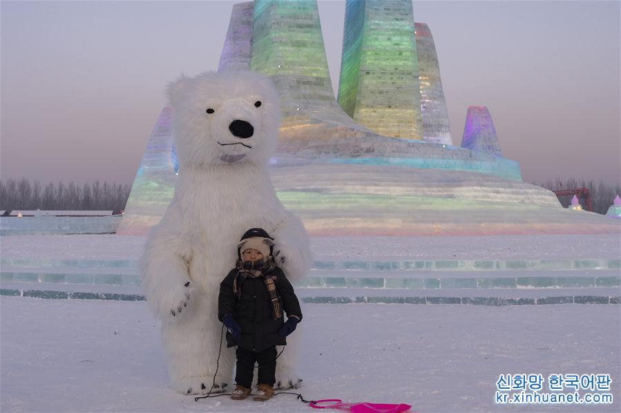 （社会）（10）哈尔滨冰雪大世界开园迎客