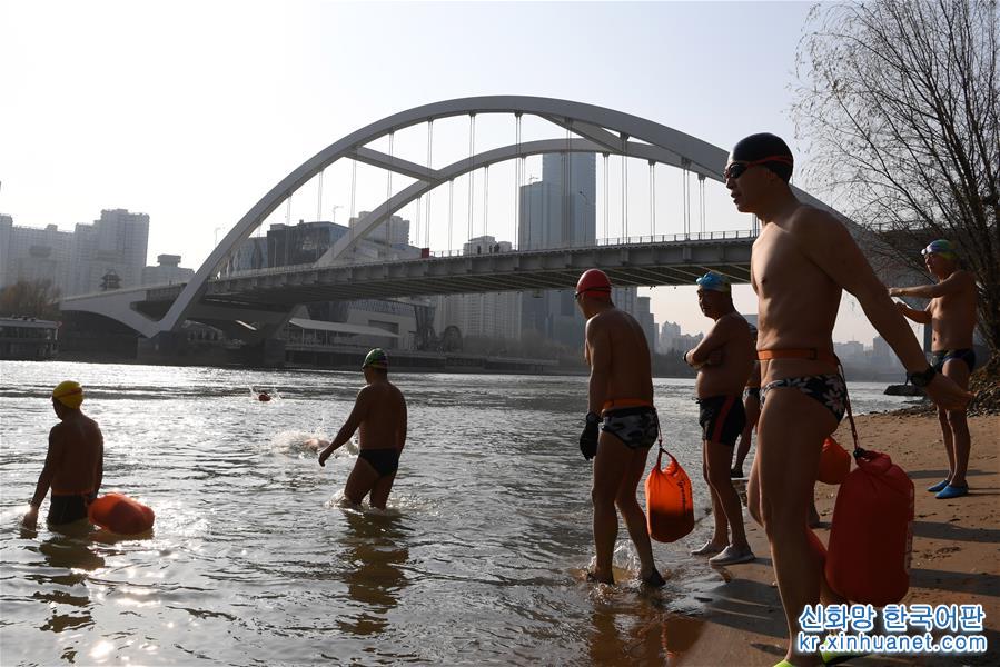 （体育·专题）（1）全民健身·悦动人生——黄河“泳”士