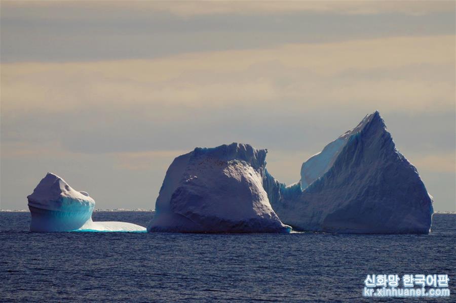 （“雪龍”探南極）（7）宇航員海的美麗冰山