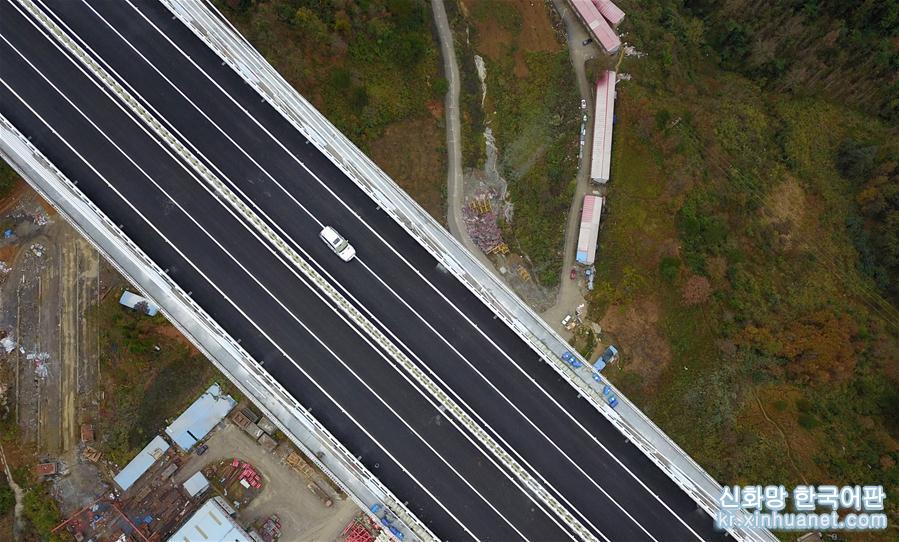 （社会）（11）贵州平塘特大桥宣布建成通车