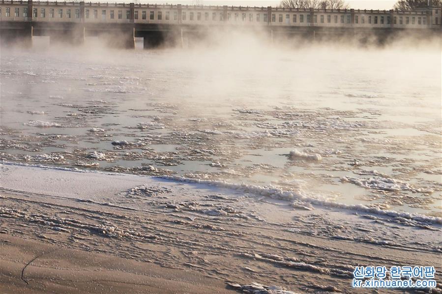 （环境）（1）黄河三盛公水利枢纽库区出现“水煮黄河”景观