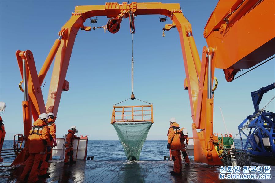 （“雪龙”探南极·图文互动）（3）中国首次在南极宇航员海开展海洋生态调查