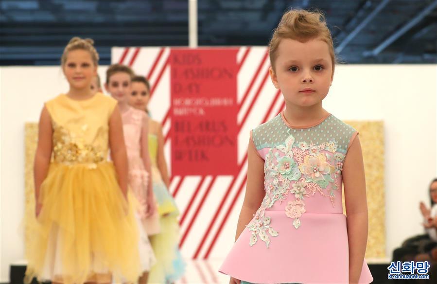 （XHDW）（2）白俄罗斯举办新年儿童时装节