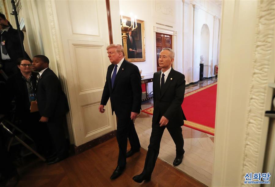 （XHDW）劉鶴與特朗普步入白宮東廳