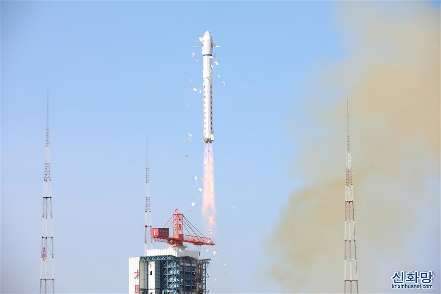 （新华视界）（2）我国成功发射“吉林一号”宽幅01星 搭载发射3颗小卫星