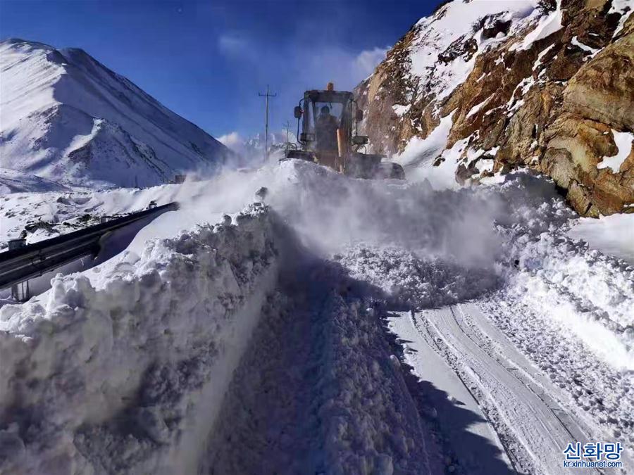 （圖文互動）（2）西藏日喀則普降暴雪 電力交通逐步恢復無人員傷亡