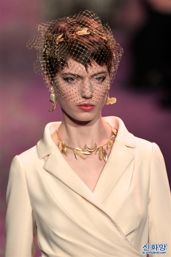 （国际）（5）巴黎高级定制时装周：迪奥发布春夏新品