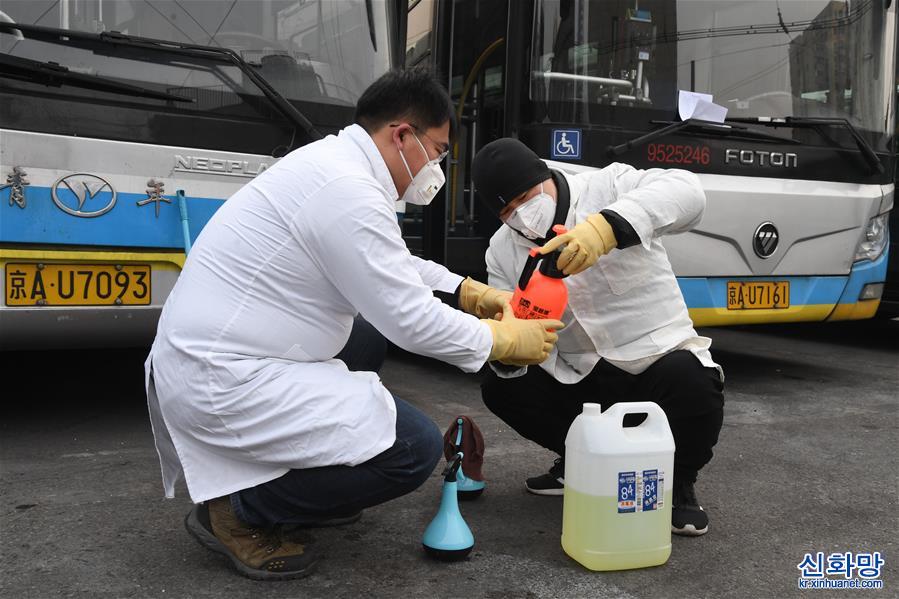 （新型冠状病毒感染的肺炎疫情防控）（8）北京公交：加强车辆卫生消毒 保障市民乘车安全