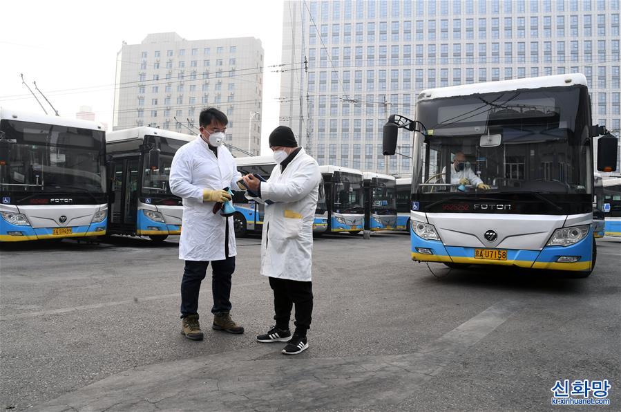 （新型冠状病毒感染的肺炎疫情防控）（3）北京公交：加强车辆卫生消毒 保障市民乘车安全