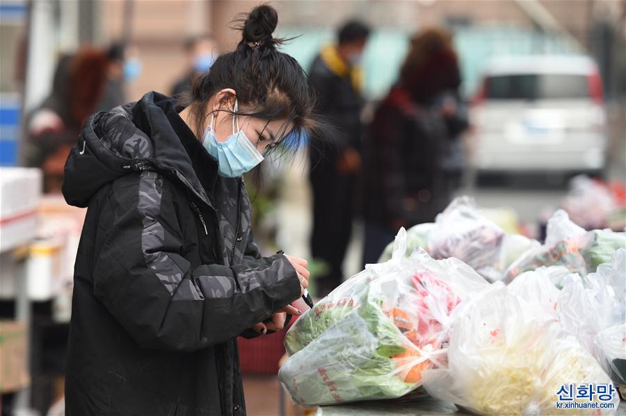 （聚焦疫情防控）（1）北京：蔬果送上门 解忧保供应