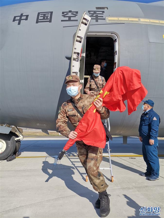 （聚焦疫情防控·图文互动）（5）空军第四次向武汉大规模空运医疗队员和物资