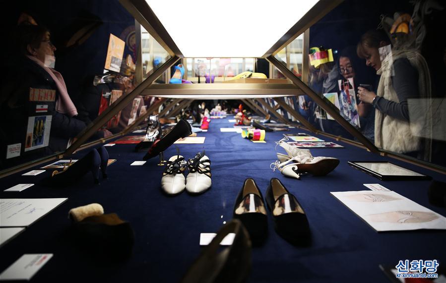 （XHDW）（3）红底高跟鞋的异想世界——克里斯提·鲁布托作品展在巴黎开幕