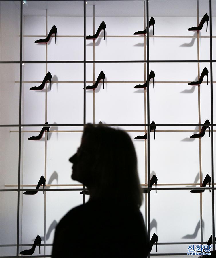 （XHDW）（2）红底高跟鞋的异想世界——克里斯提·鲁布托作品展在巴黎开幕