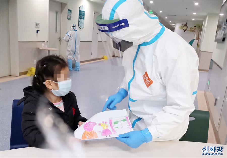 （聚焦疫情防控）（8） 武漢兒童醫院：15個孩子的臨時“護士爸媽”