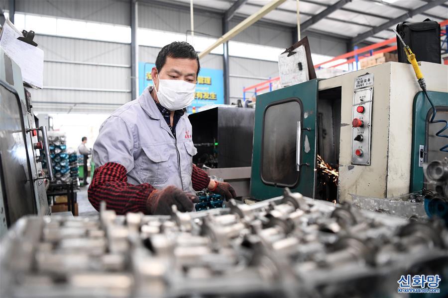 （经济）（6）重庆：汽摩配件生产企业赶工忙