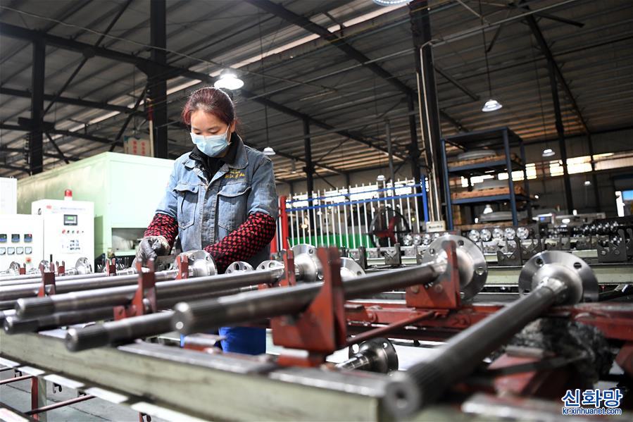 （经济）（2）重庆：汽摩配件生产企业赶工忙