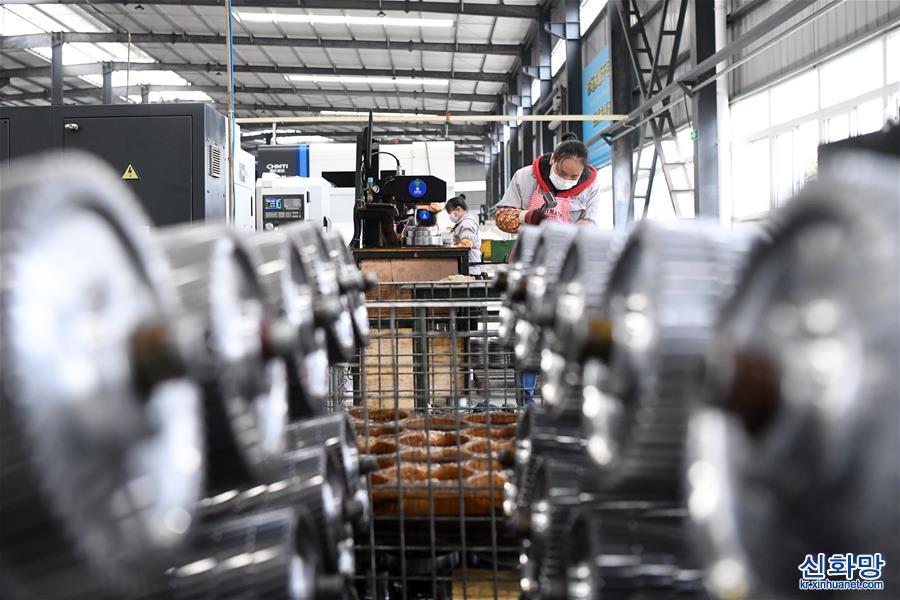 （经济）（5）重庆：汽摩配件生产企业赶工忙