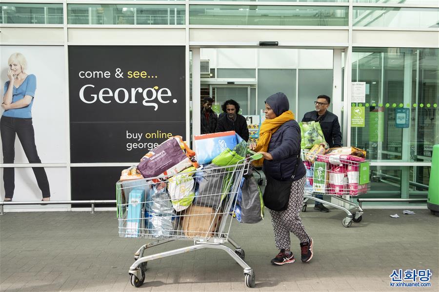 （国际疫情）（1）英国伦敦：超市现抢购潮