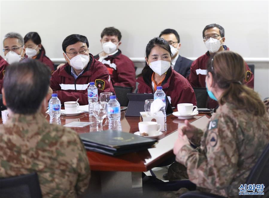 （国际疫情）（1）中国专家与巴基斯坦医务人员交流防疫理念