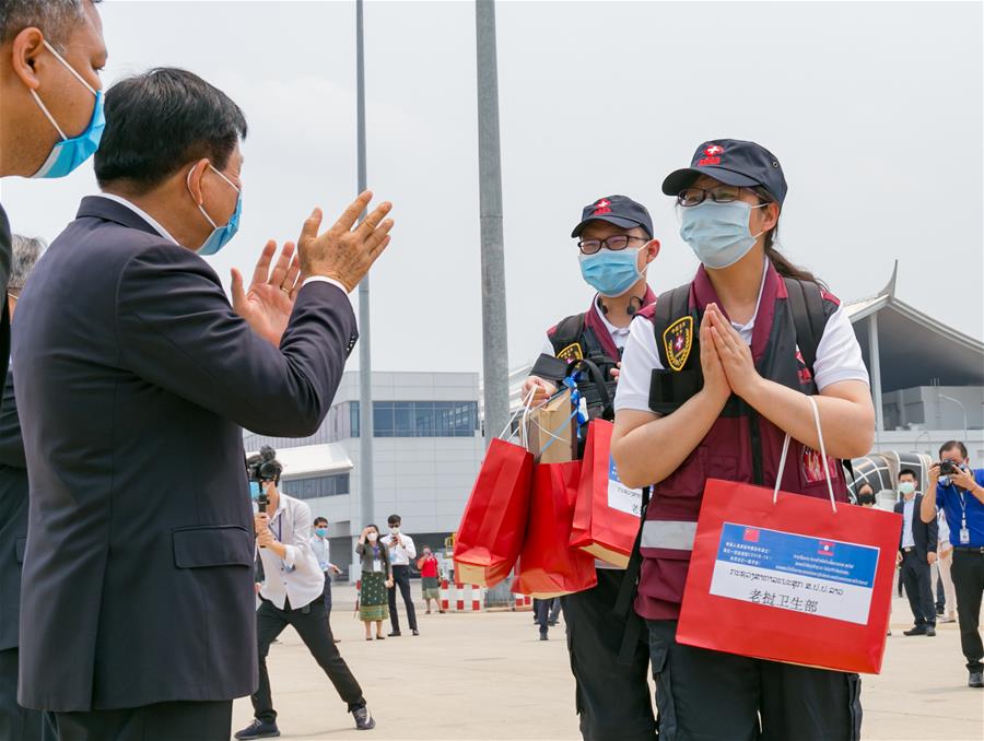 （国际疫情）（5）中国援老抗疫医疗专家组启程回国