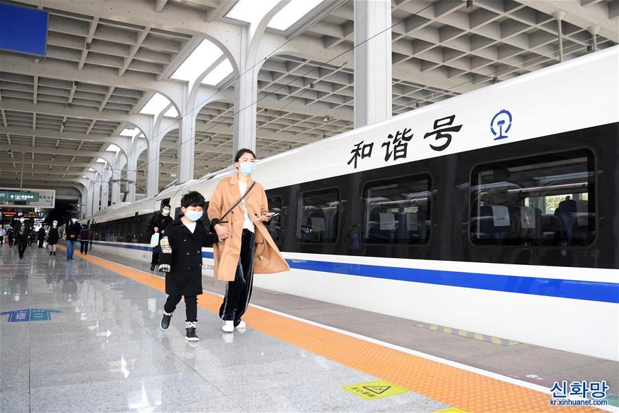 （經濟）（3）“川渝貴”省際環線動車組重慶首發列車發車