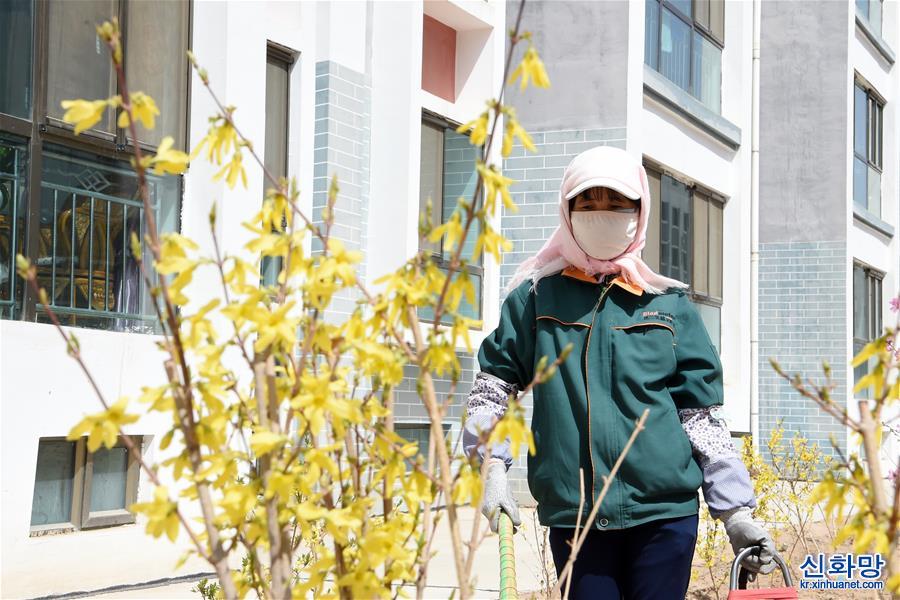 （决战决胜脱贫攻坚·图文互动）（11）搬下山的这两年——再访易地扶贫搬迁户胥存