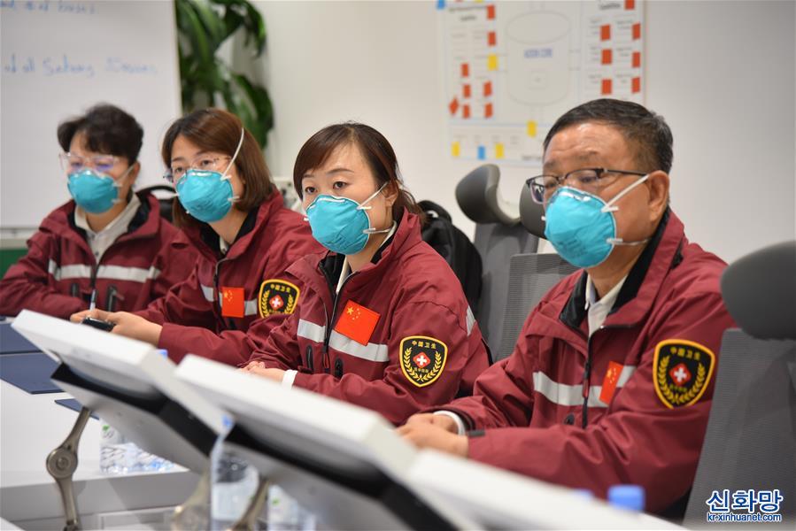 （国际）（2）中国政府抗疫医疗专家组抵达沙特