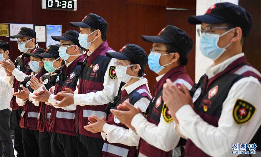 （聚焦疫情防控）（1）中國赴馬來西亞抗疫醫療專家組從廣州啟程