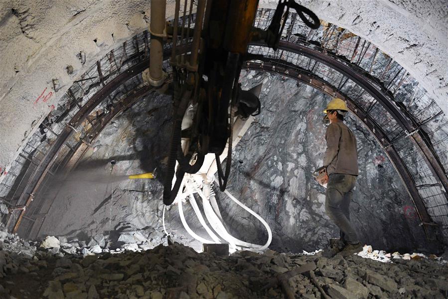 （經濟）（1）中老鐵路南聯山隧道施工進展順利