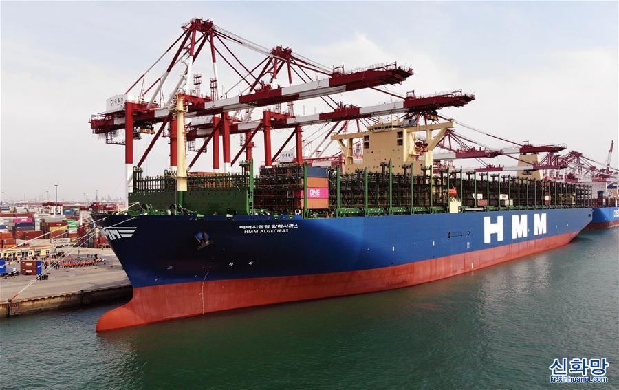 （經濟）（2）世界最大集裝箱船首航青島港