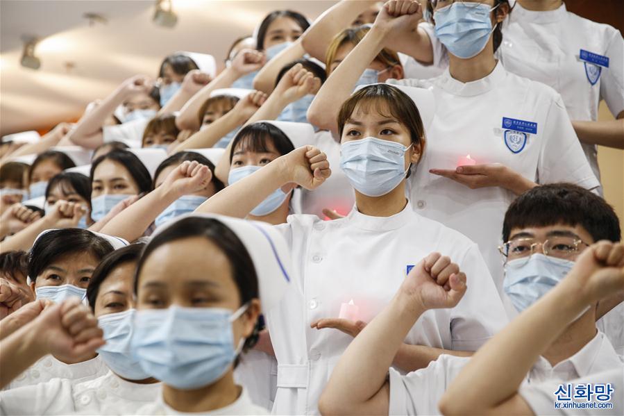 （医卫）（4）北京：新入职护士“授帽”纪念南丁格尔