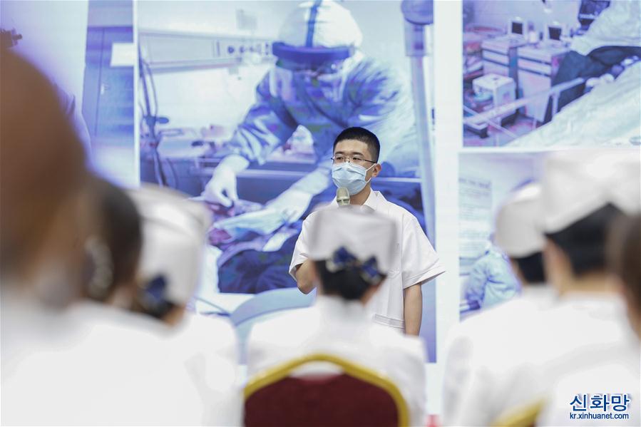 （医卫）（6）北京：新入职护士“授帽”纪念南丁格尔