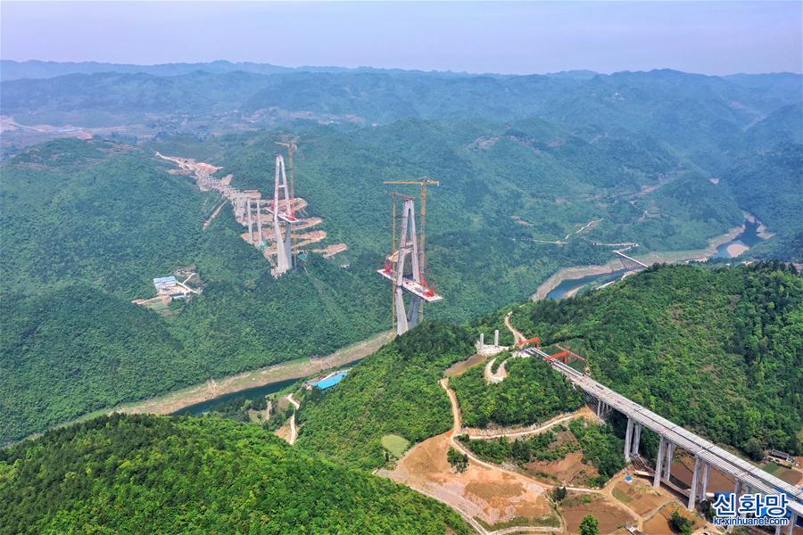 （聚焦复工复产）（1）贵州遵余高速湘江大桥建设进展顺利
