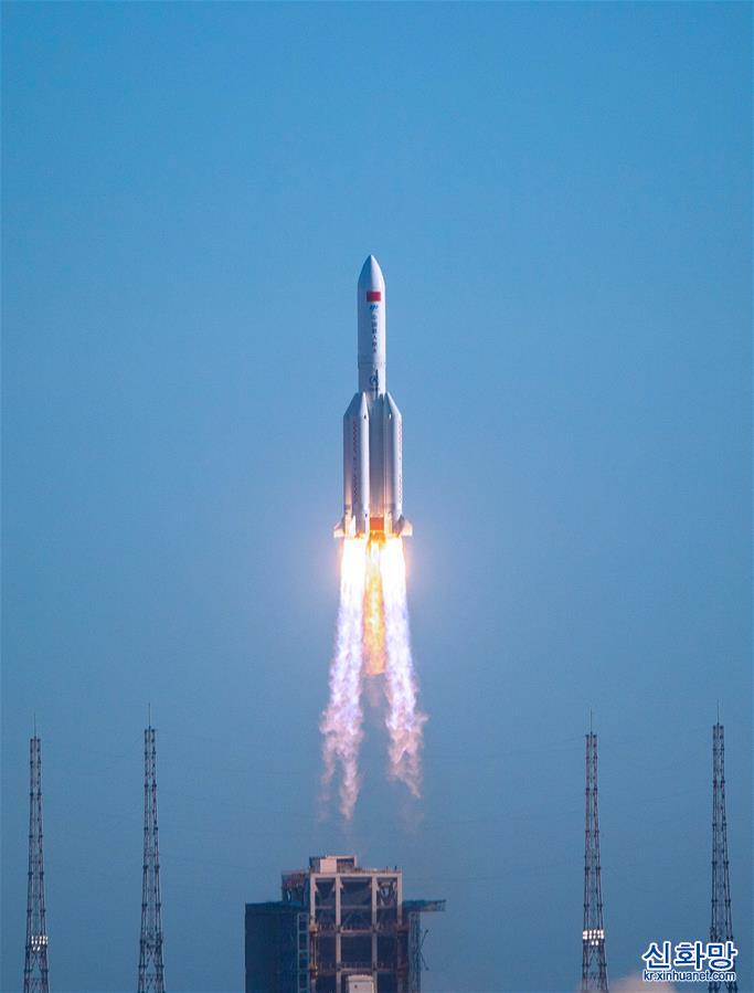 （圖文互動）（8）長徵五號B運載火箭首飛成功 我國載人航太工程“第三步”任務開啟