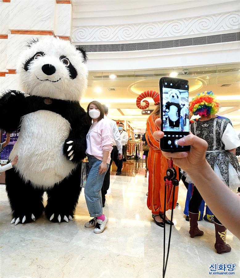 （经济）（6）上海“五五购物节”消费支付总额破百亿