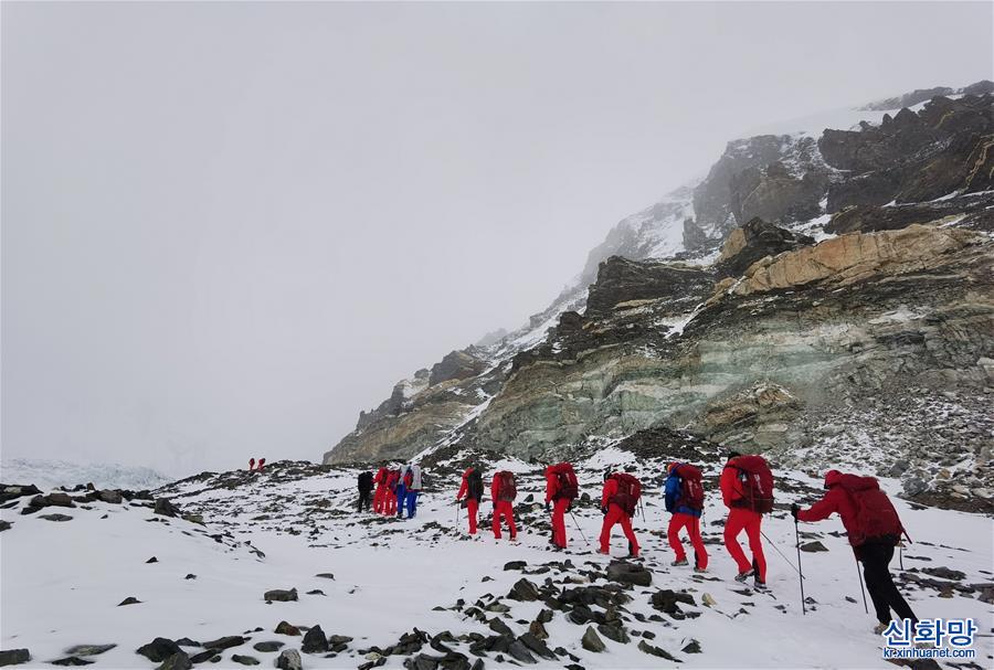 （2020珠峰高程測量·圖文互動）（5）2020珠峰高程測量登山隊抵達海拔6500米的前進營地