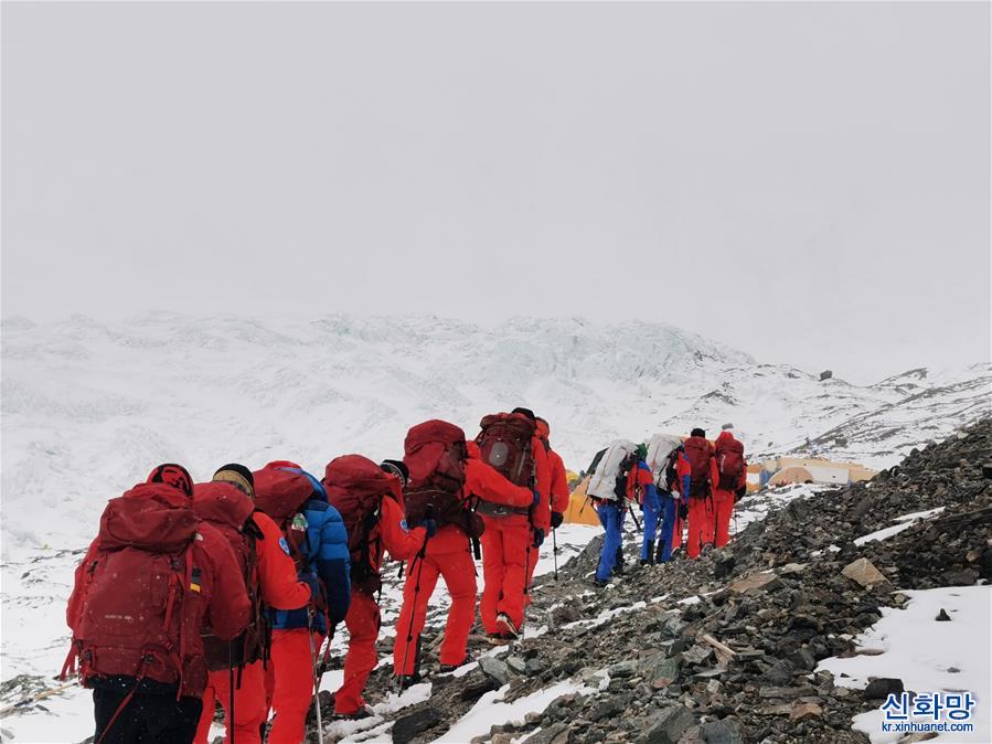 （2020珠峰高程测量·图文互动）（7）2020珠峰高程测量登山队抵达海拔6500米的前进营地