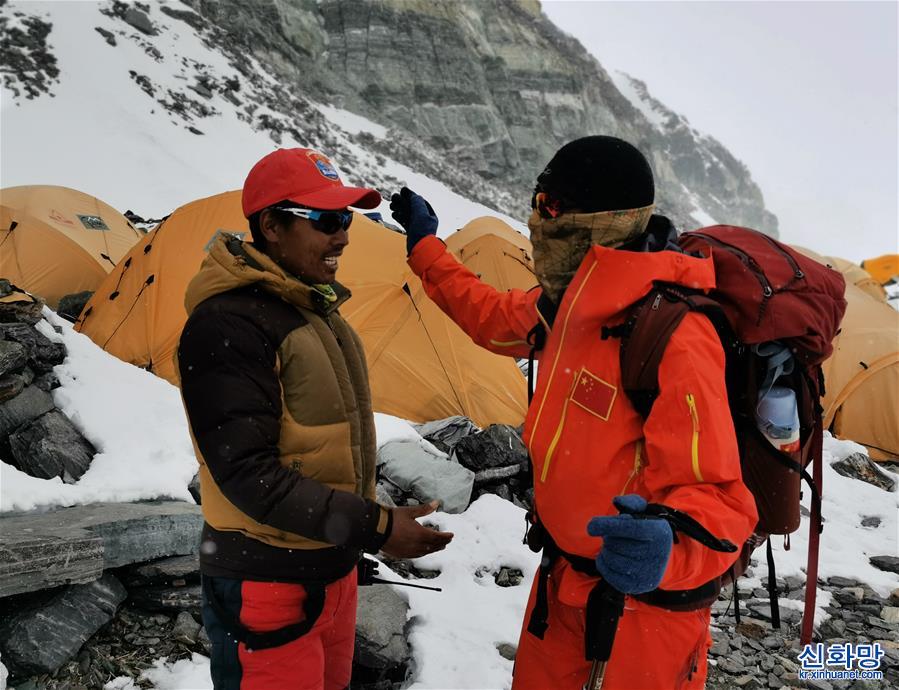 （2020珠峰高程测量·图文互动）（10）2020珠峰高程测量登山队抵达海拔6500米的前进营地