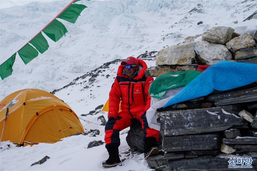 （2020珠峰高程测量·图文互动）（9）2020珠峰高程测量登山队抵达海拔6500米的前进营地