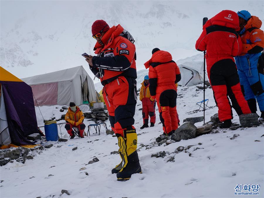 （2020珠峰高程测量·图文互动）（8）2020珠峰高程测量登山队抵达海拔6500米的前进营地