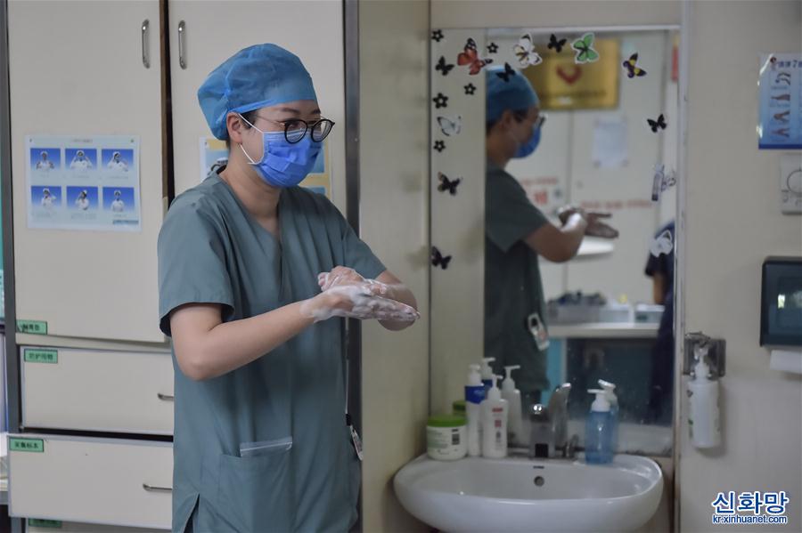 （聚焦疫情防控）（1）北京：抗疫一線護士的一天