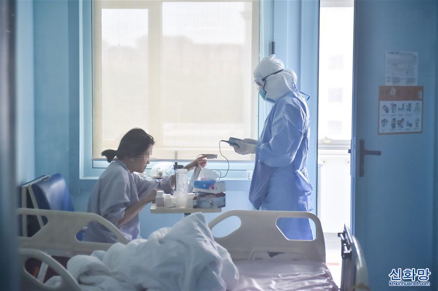 （聚焦疫情防控）（3）北京：抗疫一線護士的一天
