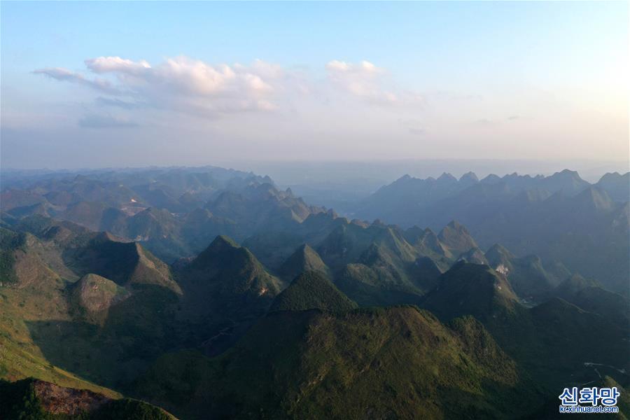 （新華視界）（1）飛閱廣西大化七百弄國家地質公園