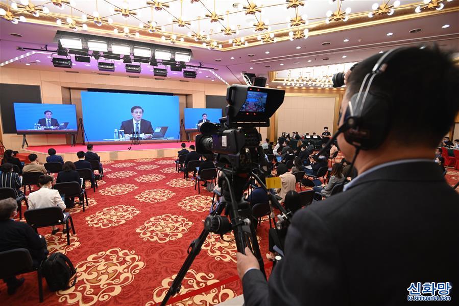 （两会·XHDW）（7）十三届全国人大三次会议举行新闻发布会