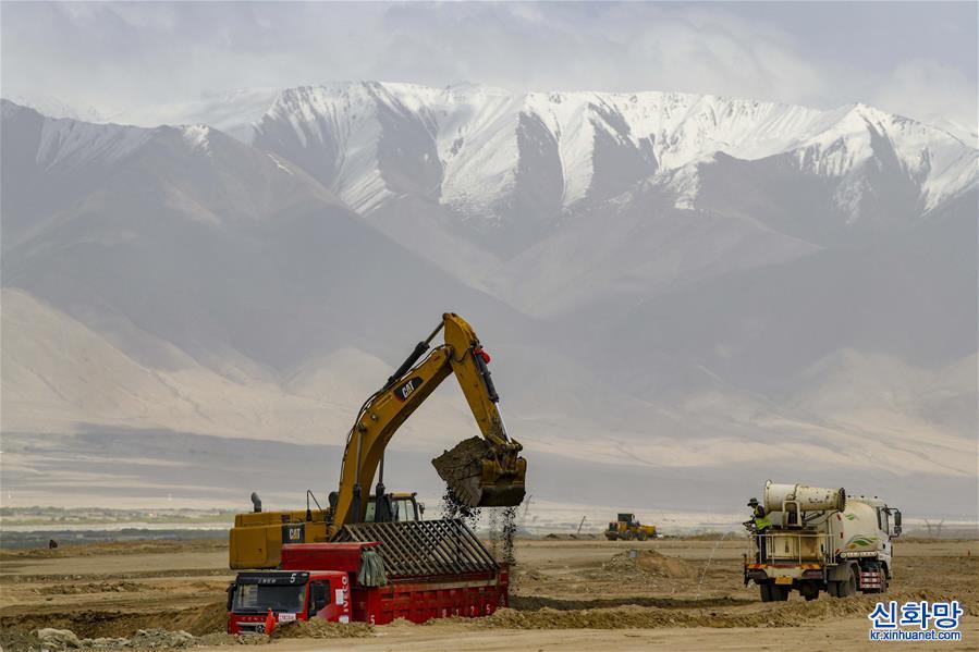 （经济）（2）新疆海拔最高机场建设顺利推进