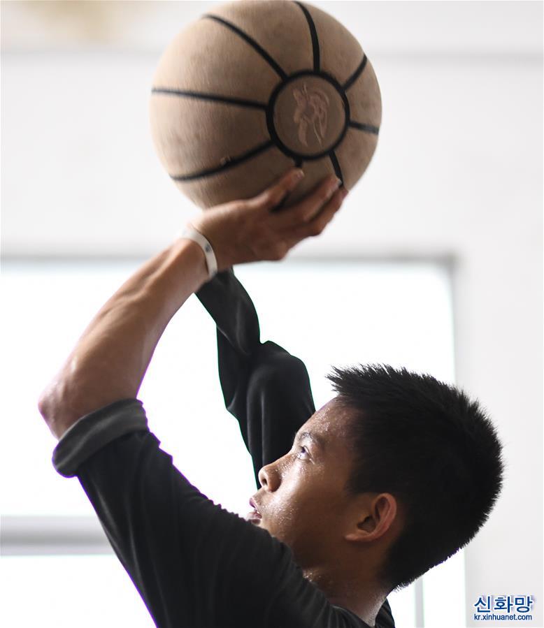 （體育）（1）獨臂少年 籃球追夢