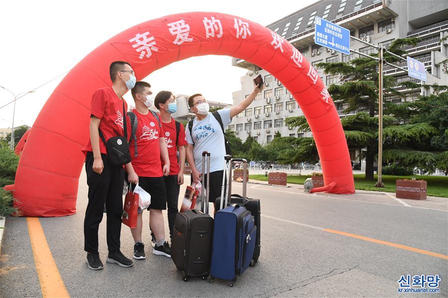 （圖文互動）（7）北京首批20余所高校畢業年級學生分批次返校復課