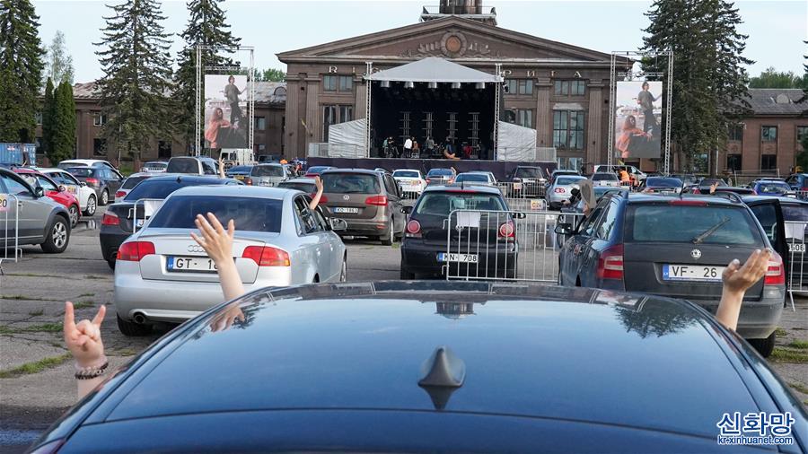 （國際疫情·新華視界）（1）拉脫維亞：疫情下的“汽車音樂節”