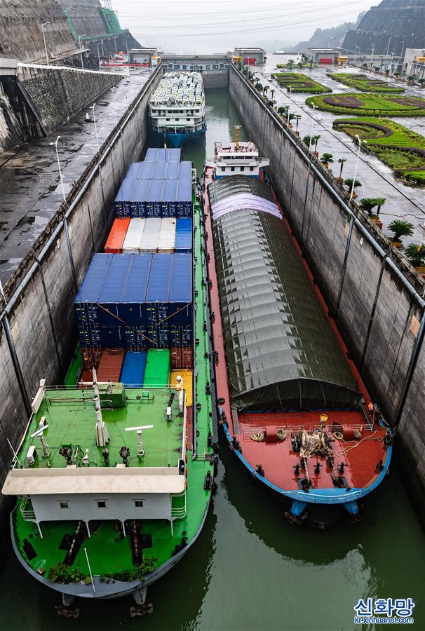 #（经济）（6）三峡船闸累计运行17周年 过闸货运量近15亿吨