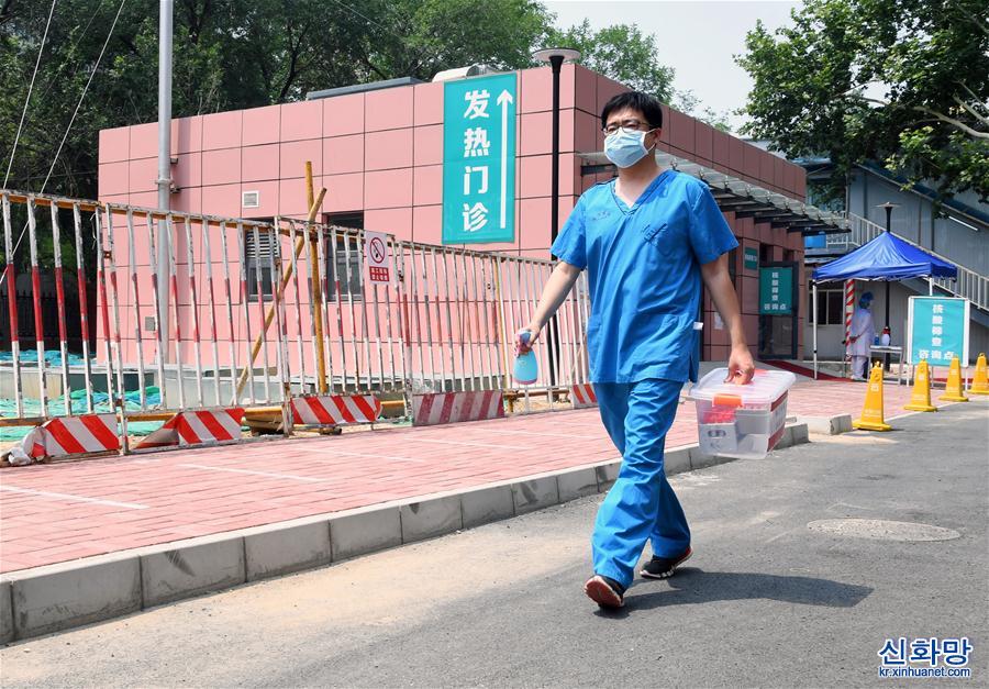 （社会）（6）探访北京市海淀医院集成式核酸检测实验室